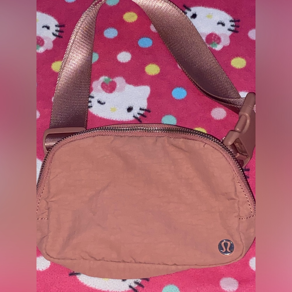 Lululemon Pink Savanah fanny pack